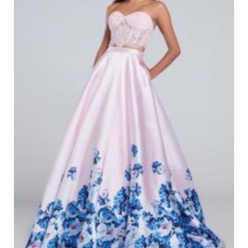 I'm selling my prom dress from the 2k17 season